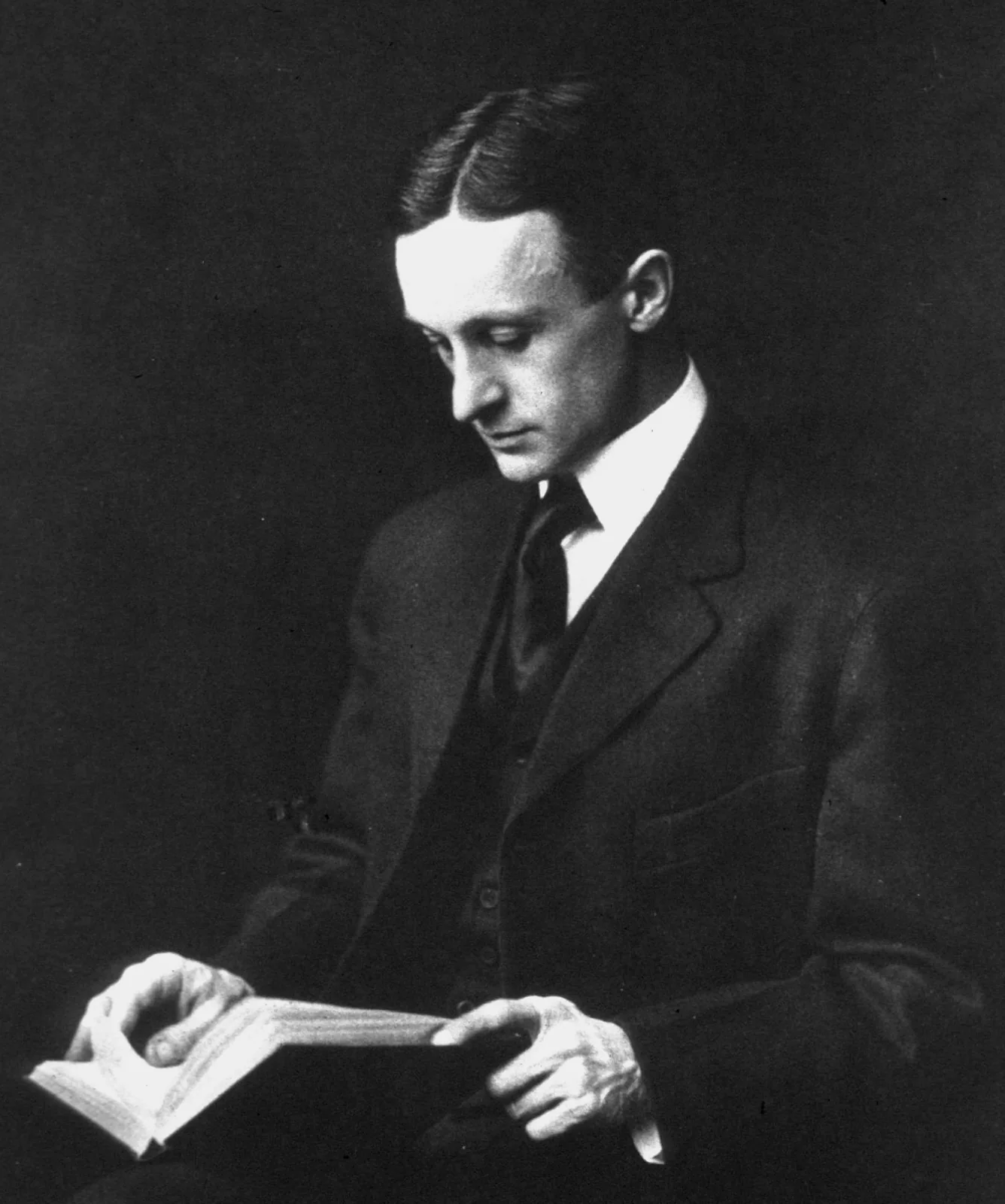 The neurosurgeon Harvey Cushing (1869–1939). Photo: Wikimedia Commons, public domain.