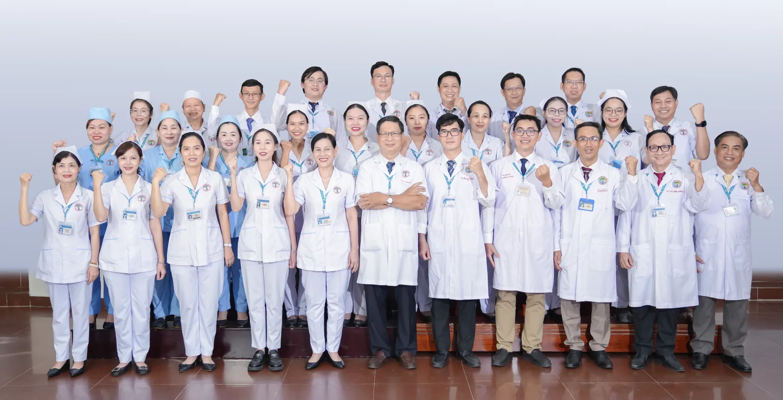 Những đôi tay nối lại những điều rất nhỏ